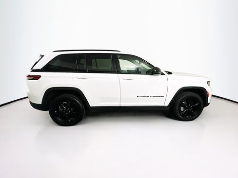 Used 2023 Jeep Grand Cherokee Limited w/ Black Appearance Package AWD/4WD image 10