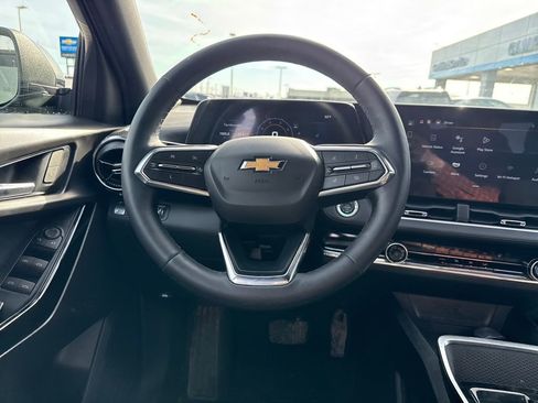 Used 2025 Chevrolet Equinox LT w/ Safety and Technology Package image 16