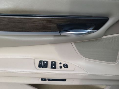 Used 2015 BMW 750i RWD image 10
