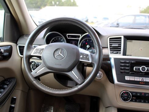 Used 2014 Mercedes-Benz GL 450 4MATIC w/ Appearance Package image 14
