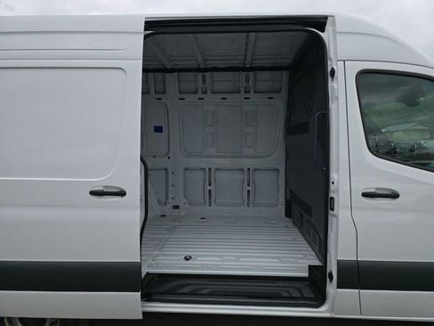Used 2026 Mercedes-Benz Sprinter 2500 image 14