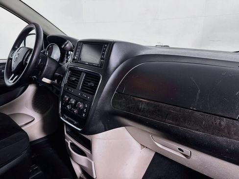 Used 2018 Dodge Grand Caravan SE w/ UConnect Hands-Free Group FWD image 27