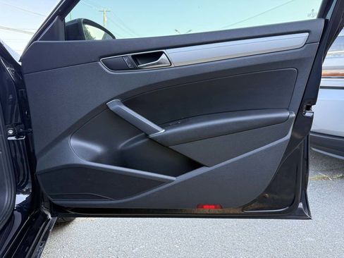 Used 2019 Volkswagen Passat 2.0T Wolfsburg image 23