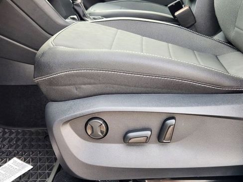New 2024 Volkswagen Taos SE image 18
