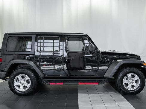 Used 2023 Jeep Wrangler Unlimited Sport AWD/4WD image 3