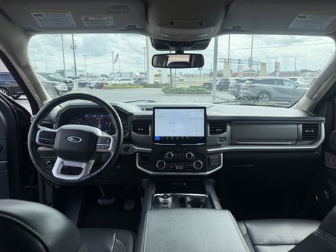 Used 2024 Ford Expedition XLT image 17