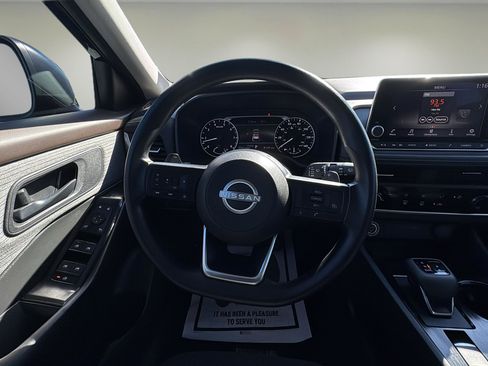 Used 2023 Nissan Rogue S image 11