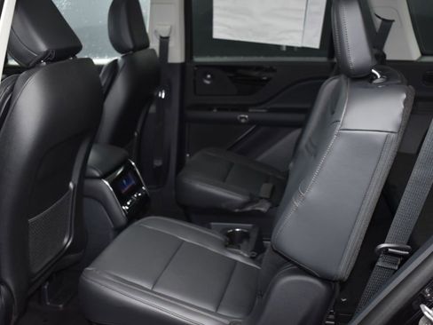 Used 2025 Lincoln Aviator AWD w/ Jet Appearance Package image 8