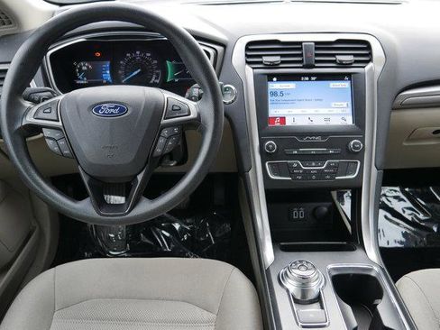 Used 2019 Ford Fusion SE image 15