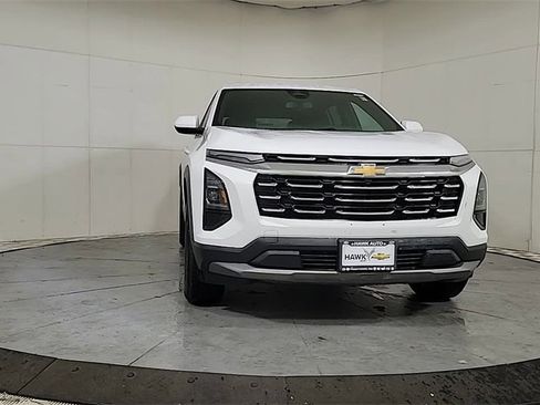 Used 2025 Chevrolet Equinox LT image 3