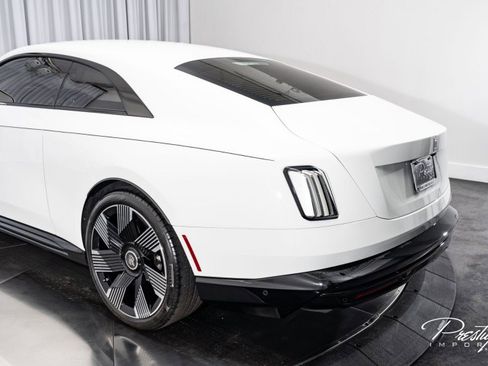 Used 2024 Rolls-Royce Spectre w/ Spectre Launch Package image 14