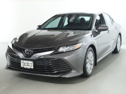 Used 2020 Toyota Camry LE FWD image 3