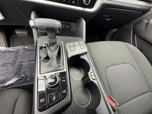 Used 2025 Kia Sportage LX FWD image 40