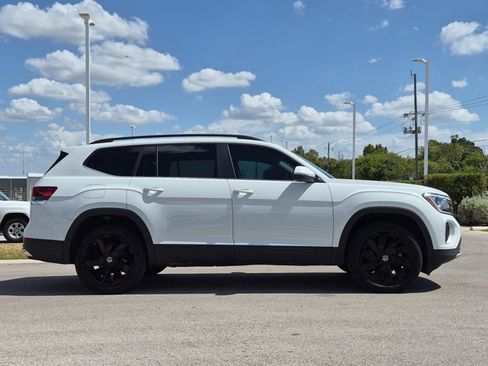 Used 2024 Volkswagen Atlas SE FWD image 4