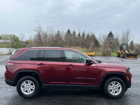 Used 2023 Jeep Grand Cherokee Laredo w/ Luxury Tech Group I AWD/4WD image 13