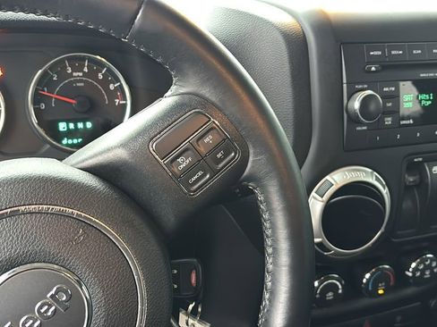 Used 2017 Jeep Wrangler Sahara image 19