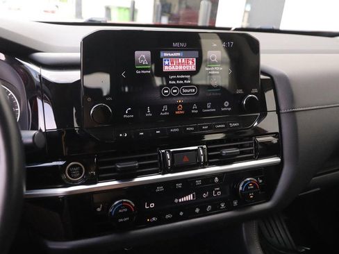 Used 2023 Nissan Pathfinder SL AWD/4WD image 17