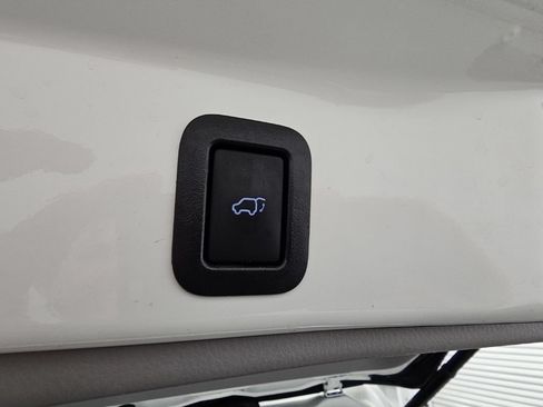 Used 2017 Toyota Highlander Limited FWD image 39