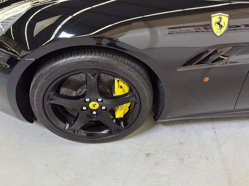 Used 2010 Ferrari California image 30