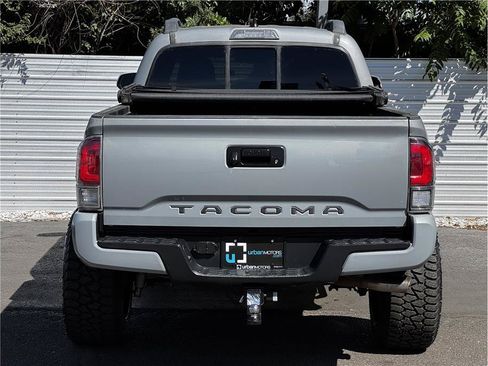 Used 2016 Toyota Tacoma TRD Off-Road w/ Towing Package AWD/4WD image 11
