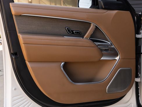 Used 2022 Land Rover Range Rover SV image 17