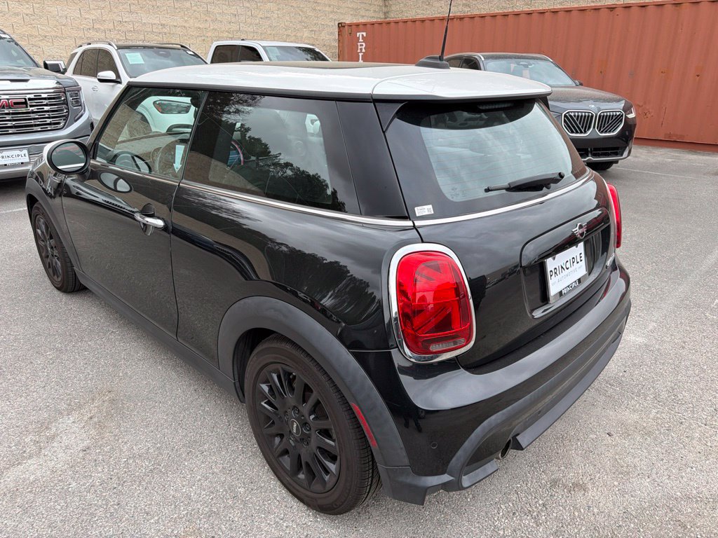 Used 2023 MINI Cooper 2-Door Hardtop w/ Signature Upholstery Package FWD image 3