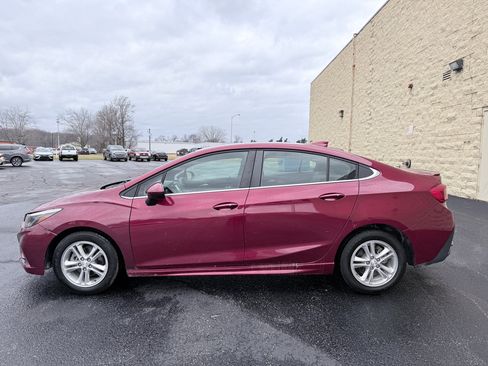 Used 2017 Chevrolet Cruze LT w/ Convenience Package image 2