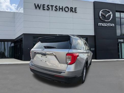 Used 2022 Ford Explorer XLT image 3