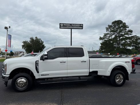 Used 2024 Ford F350 Lariat w/ Lariat Ultimate Package AWD/4WD image 1