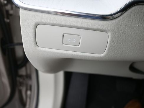 New 2026 Volvo XC60 B5 Ultra w/ Protection Package Premier image 15