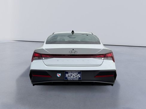 New 2026 Hyundai Elantra SE FWD image 4