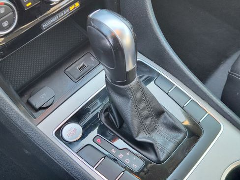 Used 2022 Volkswagen Passat 2.0T SE image 12