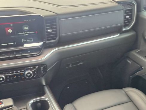 Used 2025 GMC Sierra 1500 SLT AWD/4WD image 19