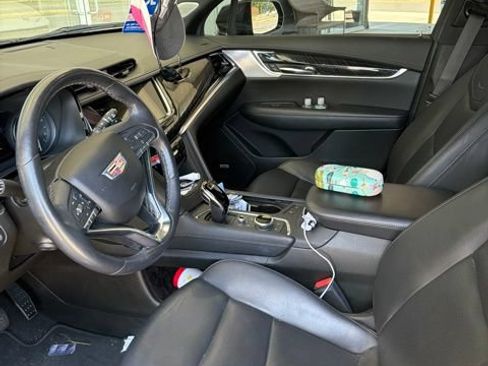 Used 2022 Cadillac XT6 Premium Luxury w/ Technology Package FWD image 6