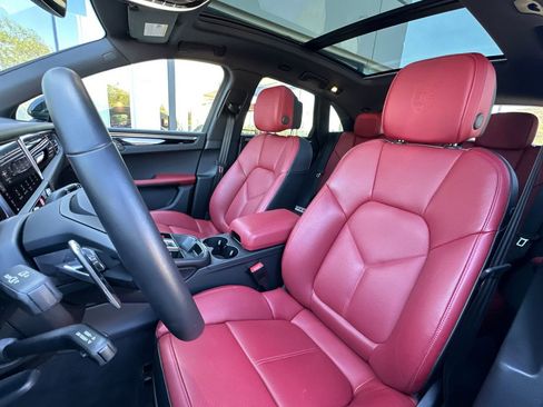 Used 2025 Porsche Macan image 5