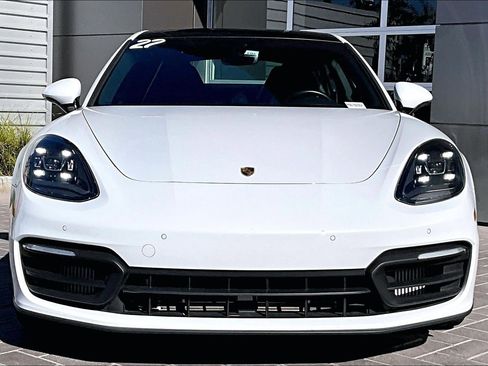 Used 2022 Porsche Panamera image 2
