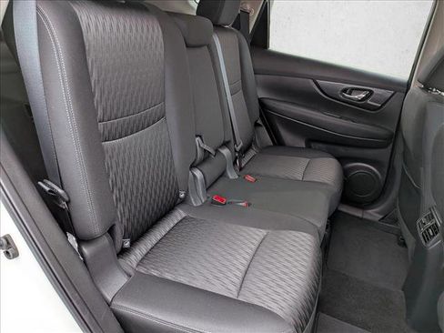 Used 2018 Nissan Rogue SV w/ Premium Package image 19