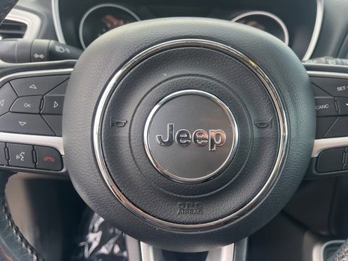 Used 2019 Jeep Compass Latitude image 18
