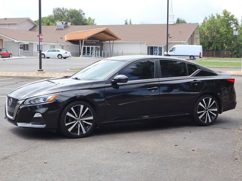 Used 2020 Nissan Altima 2.5 SR w/ Premium Package FWD image 10