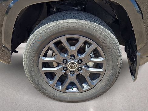 Used 2024 Toyota Tundra Platinum AWD/4WD image 10