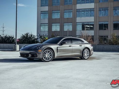 Used 2018 Porsche Panamera 4S image 19