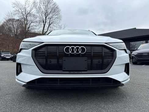 Used 2022 Audi e-tron Premium w/ Convenience Plus Package image 7