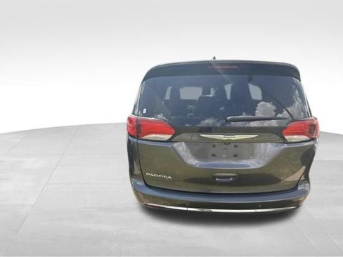 Used 2018 Chrysler Pacifica Touring-L Plus w/ Tire & Wheel Group FWD image 14