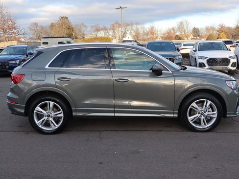 Used 2023 Audi Q3 2.0T Premium w/ Convenience Package image 4