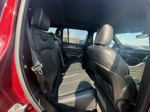Used 2024 Jeep Grand Cherokee Overland AWD/4WD image 21