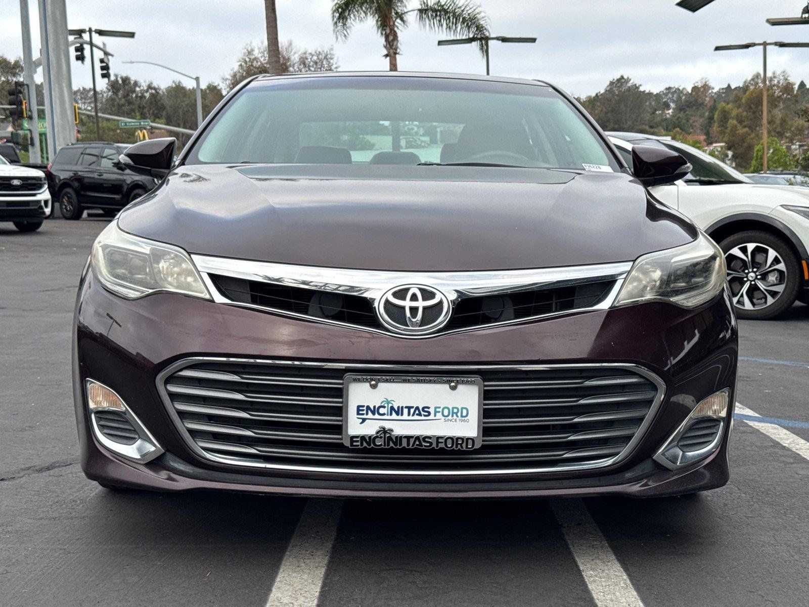 Used 2015 Toyota Avalon XLE Premium w/ Preferred Accessory Package FWD image 5
