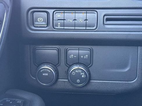 Used 2024 Chevrolet Suburban Premier image 16