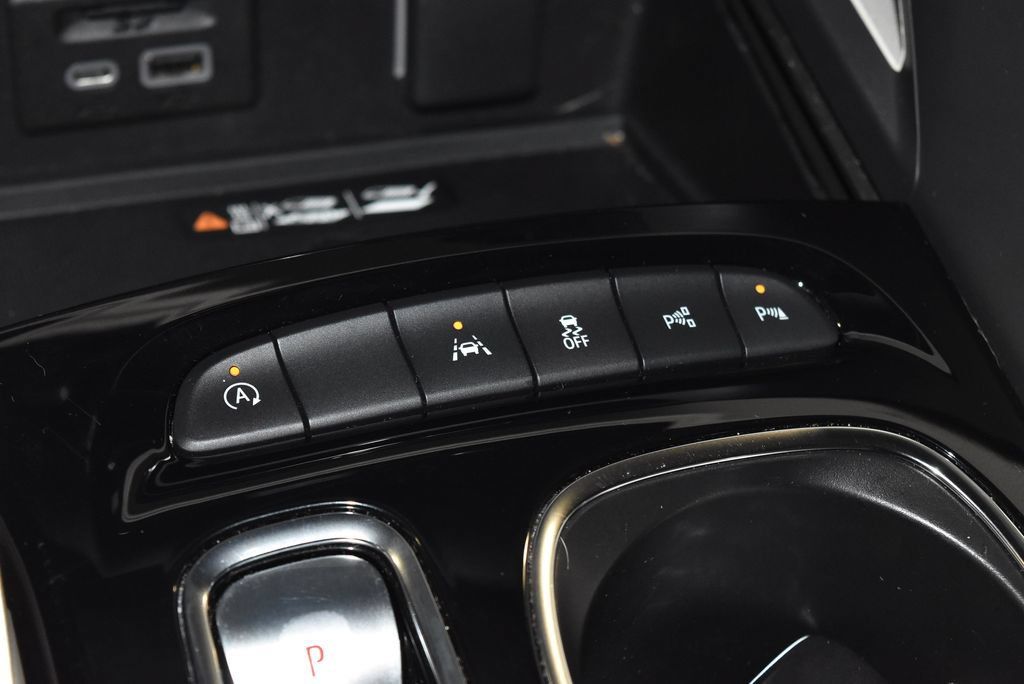 Used 2023 Buick Envision Avenir FWD image 18