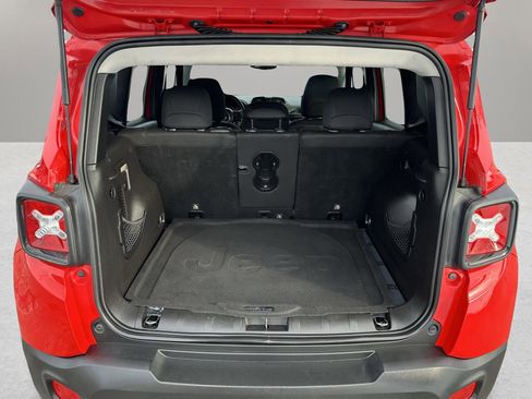 Used 2018 Jeep Renegade Altitude w/ UConnect 8.4 Nav Group image 23