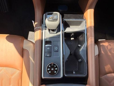New 2026 Nissan Pathfinder Platinum AWD/4WD image 31